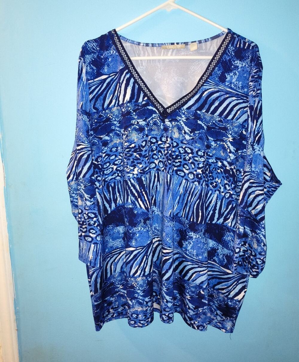 Sunny Leigh 2XL Blue Animal Print V-Neck 3/4 Sleeve Women's Tunic Blouse
